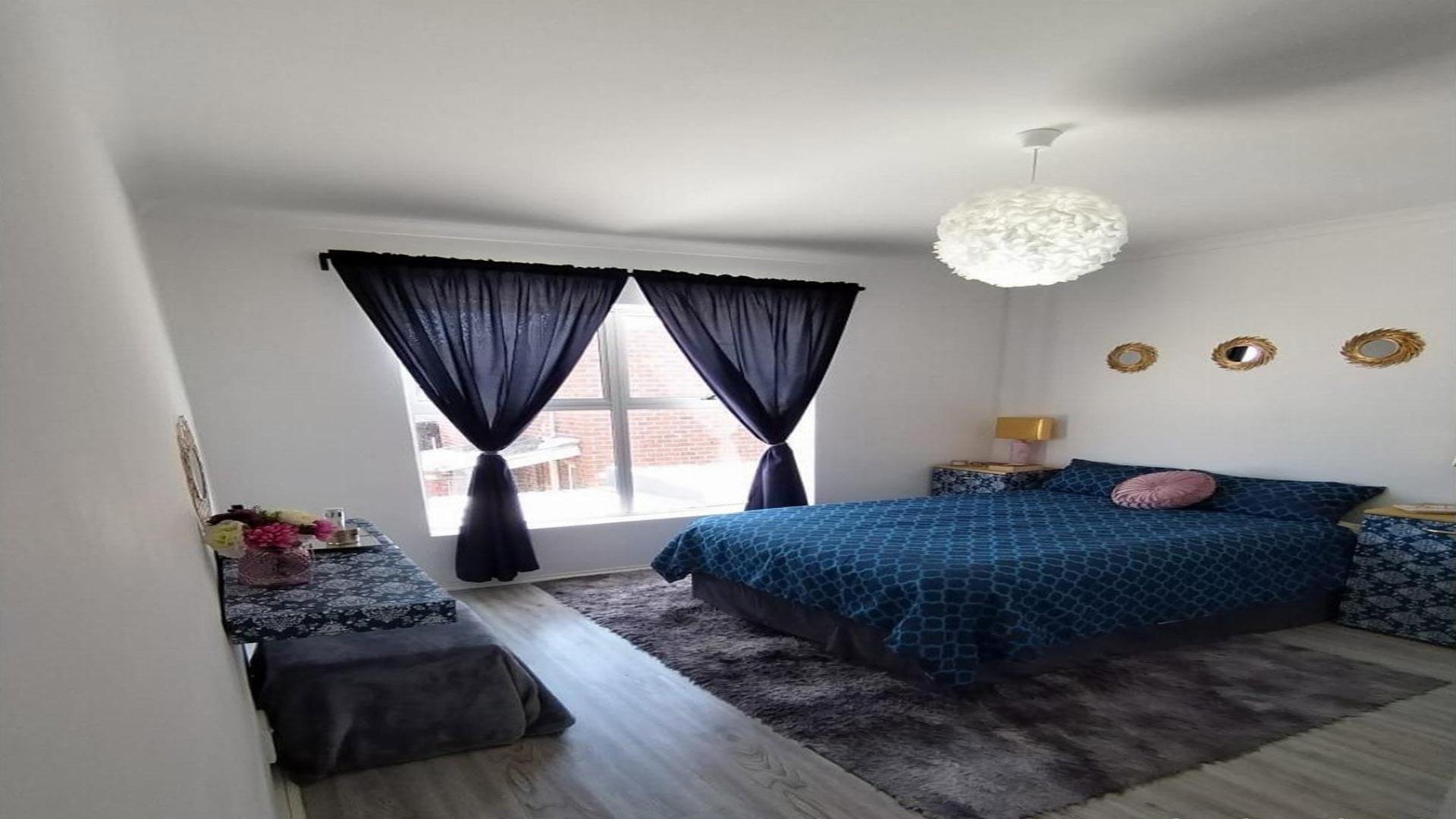 Main Bedroom of property in Westridge CP