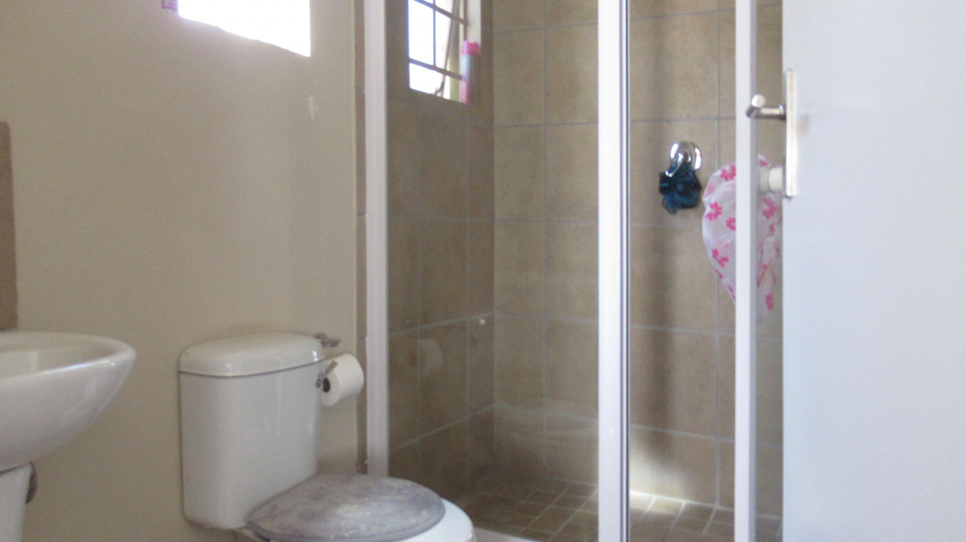 Main Bathroom - 4 square meters of property in Palm Ridge