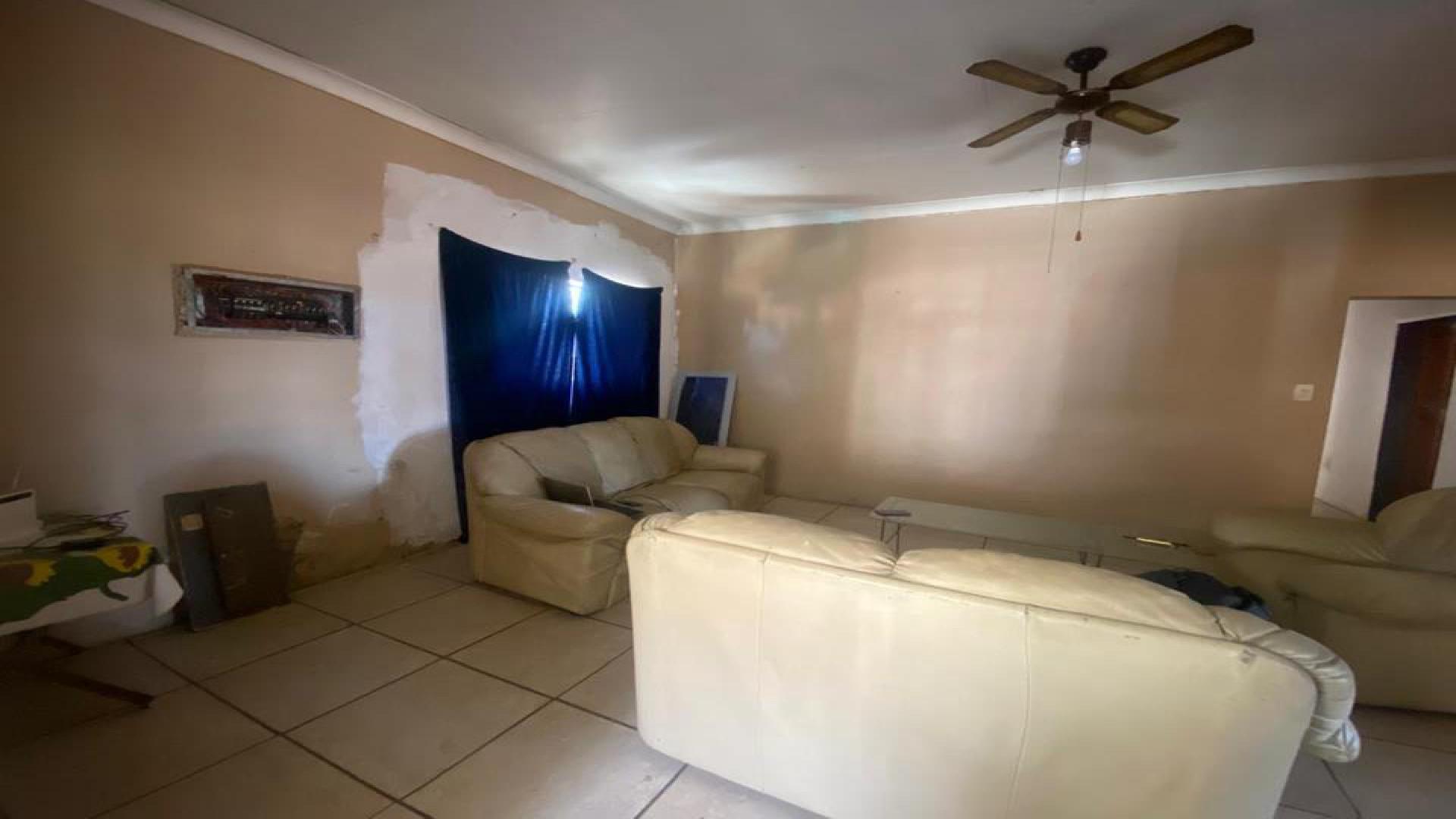 Lounges of property in Hammanskraal