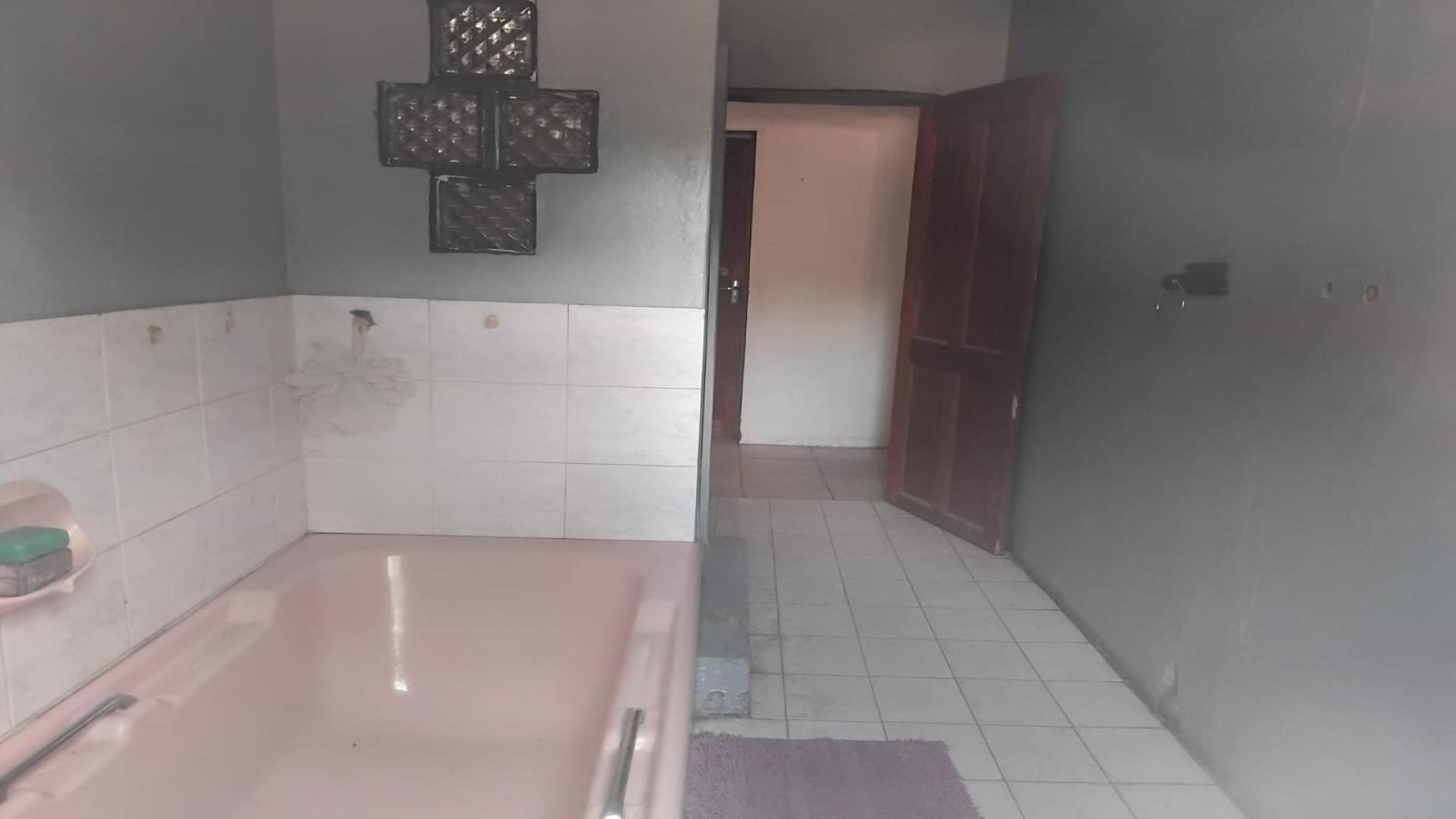 Bathroom 2 of property in Hammanskraal