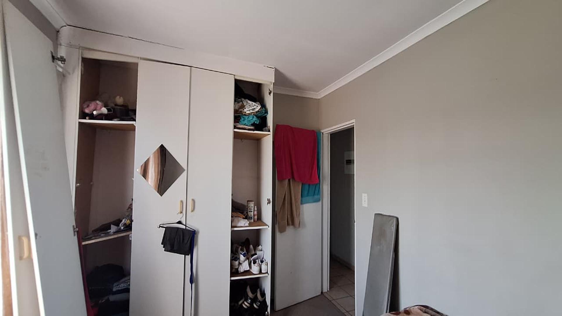 Bed Room 2 - 12 square meters of property in Benoni