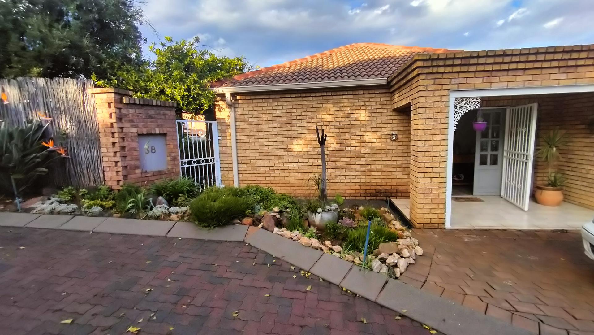 Front View of property in Union