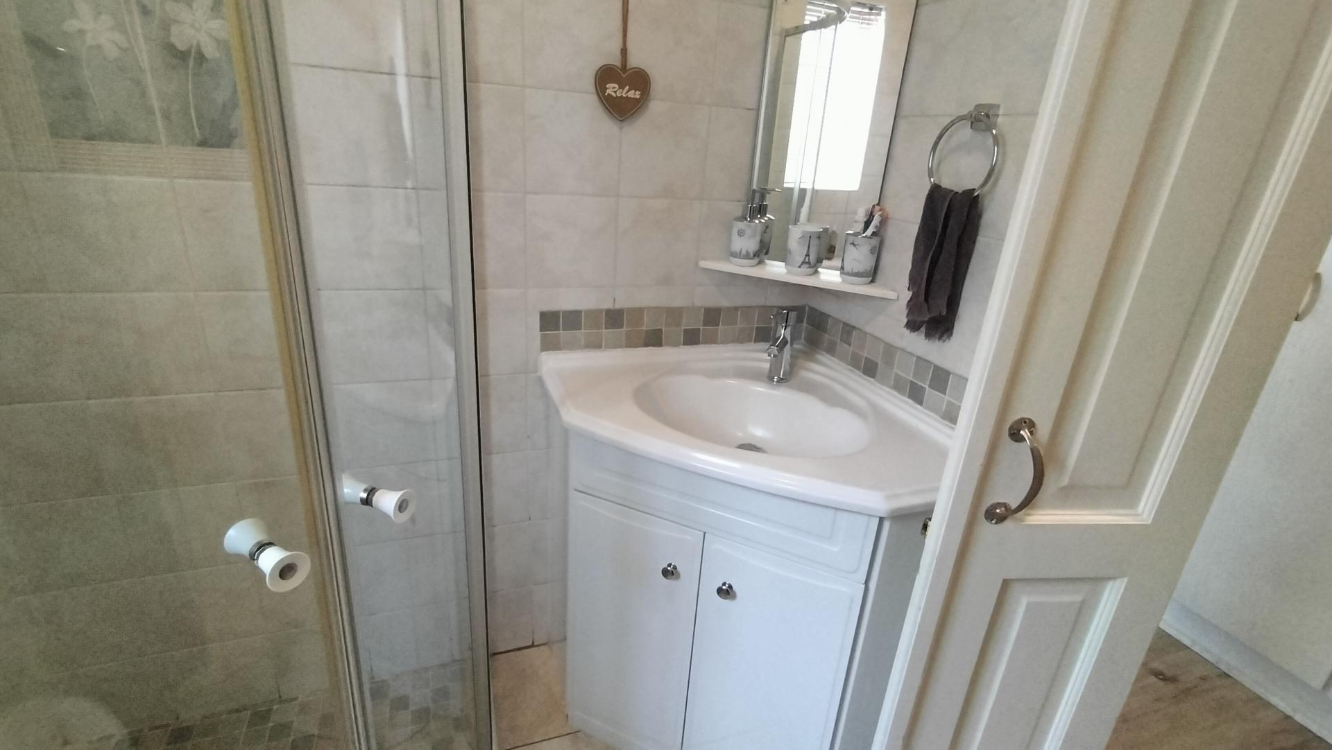 Bathroom 1 - 4 square meters of property in Union