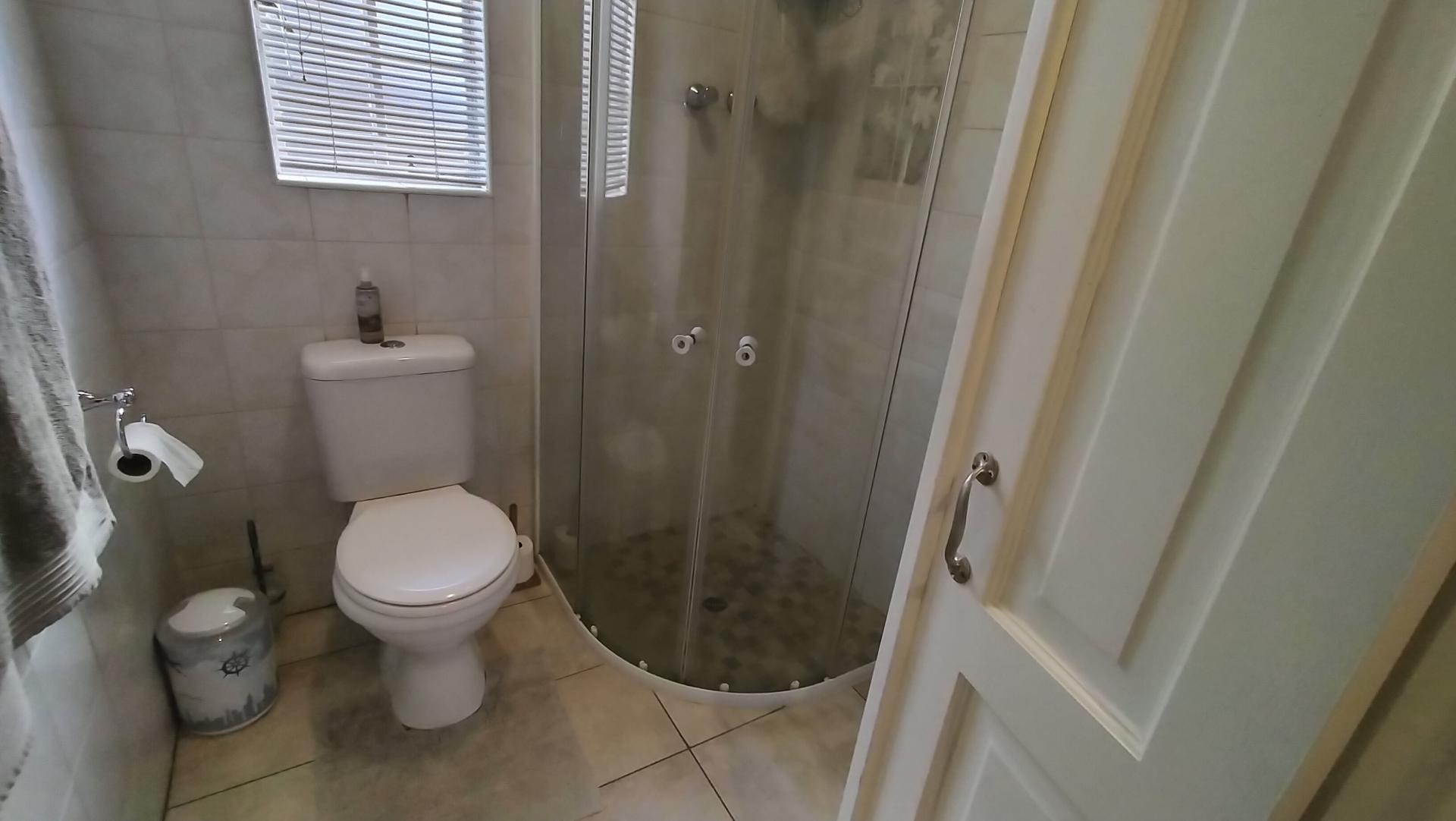 Bathroom 1 - 4 square meters of property in Union