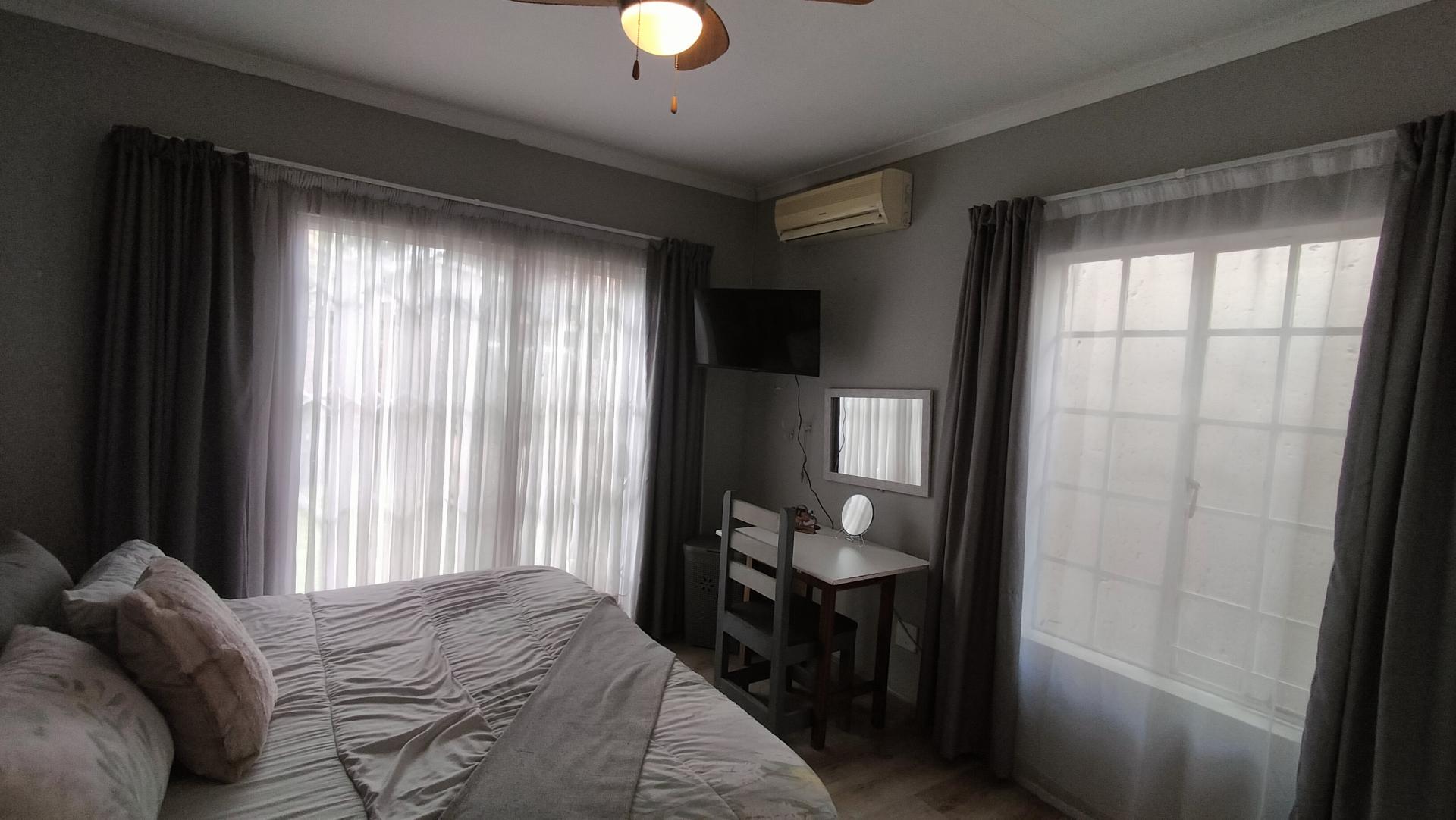 Bed Room 1 - 12 square meters of property in Union