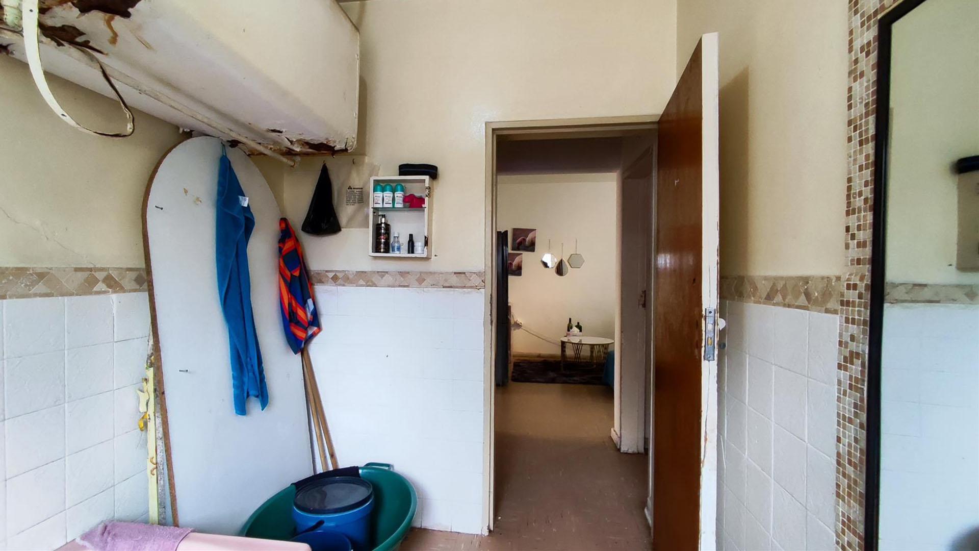 Bathroom 1 - 7 square meters of property in Kempton Park