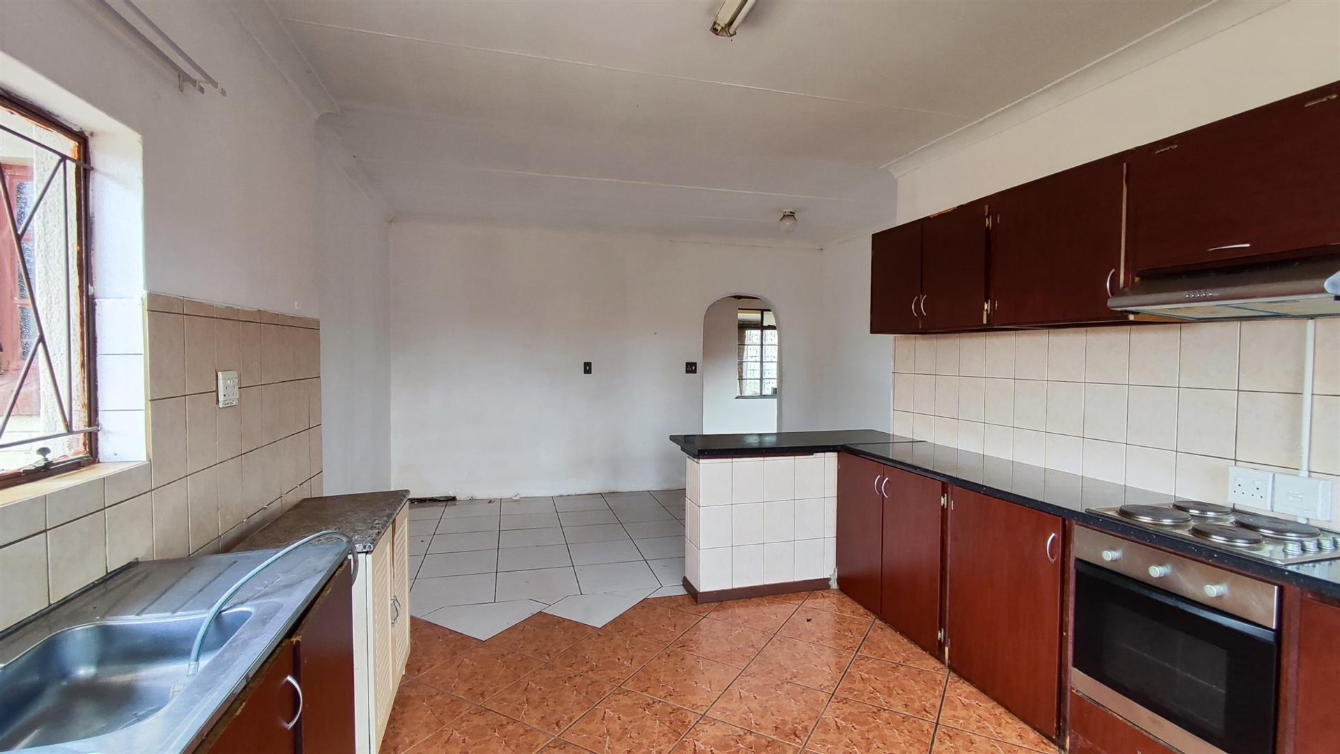 Kitchen - 19 square meters of property in Paul Krugersoord