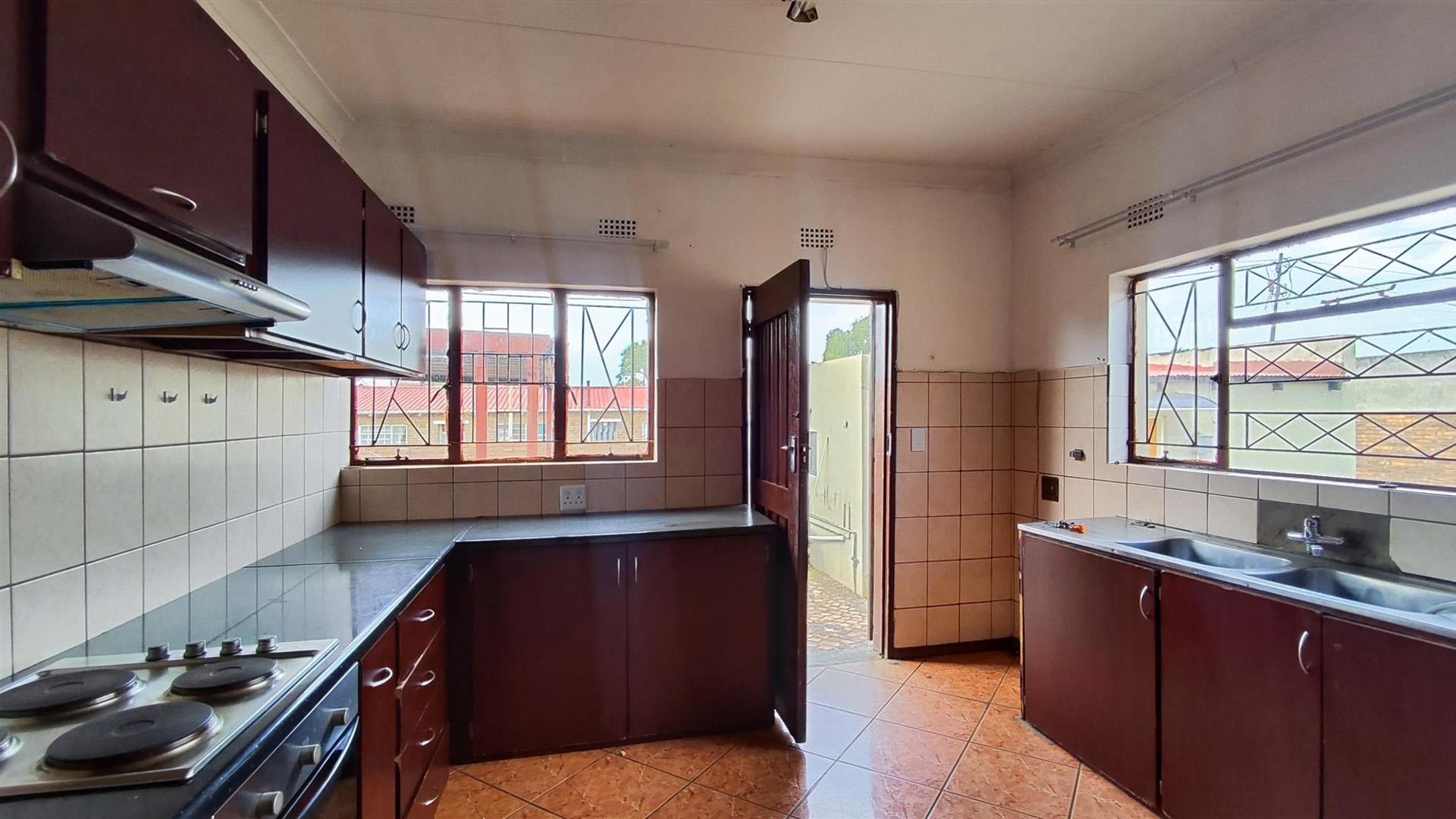 Kitchen - 19 square meters of property in Paul Krugersoord
