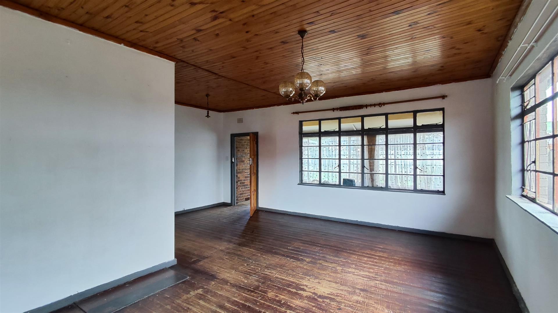 Lounges - 44 square meters of property in Paul Krugersoord