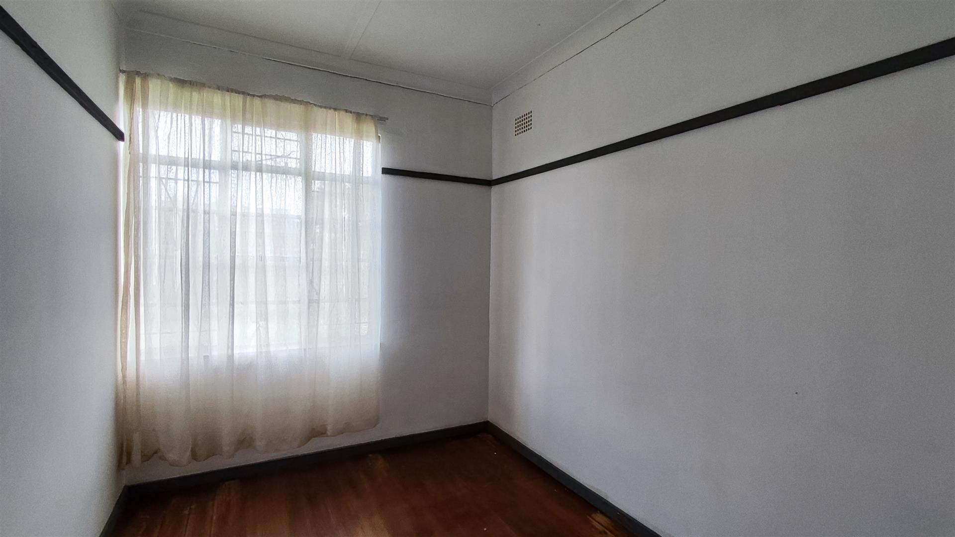 Bed Room 2 - 11 square meters of property in Paul Krugersoord