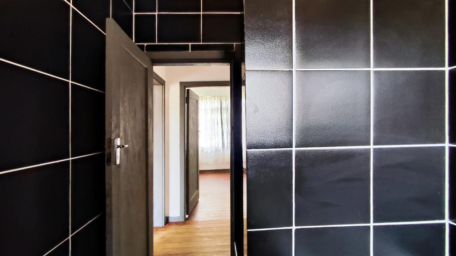 Bathroom 1 - 9 square meters of property in Paul Krugersoord