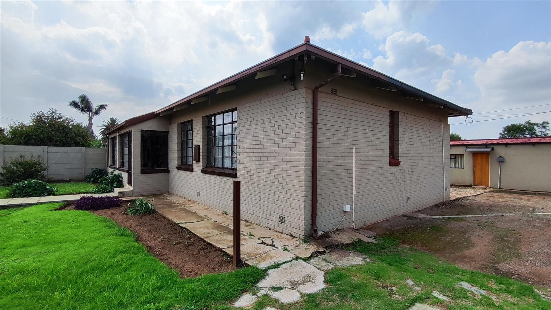 Front View of property in Paul Krugersoord