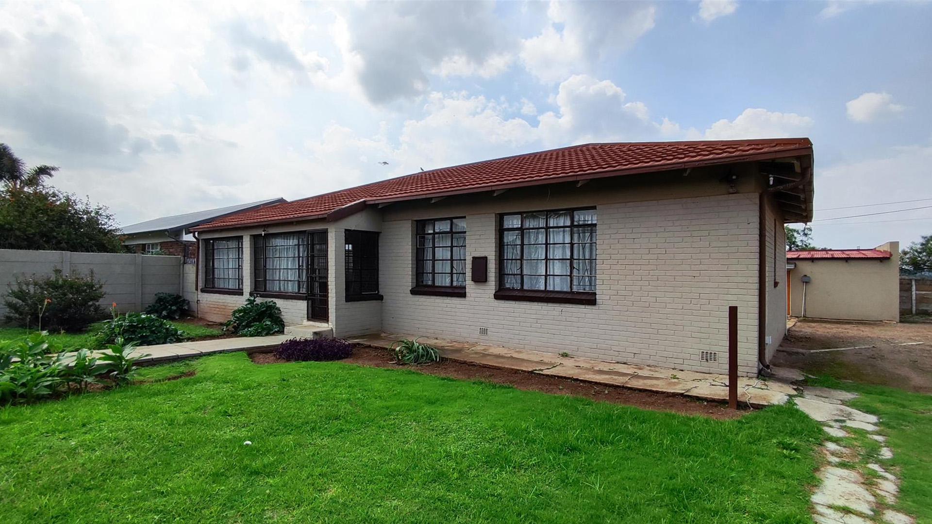 Front View of property in Paul Krugersoord