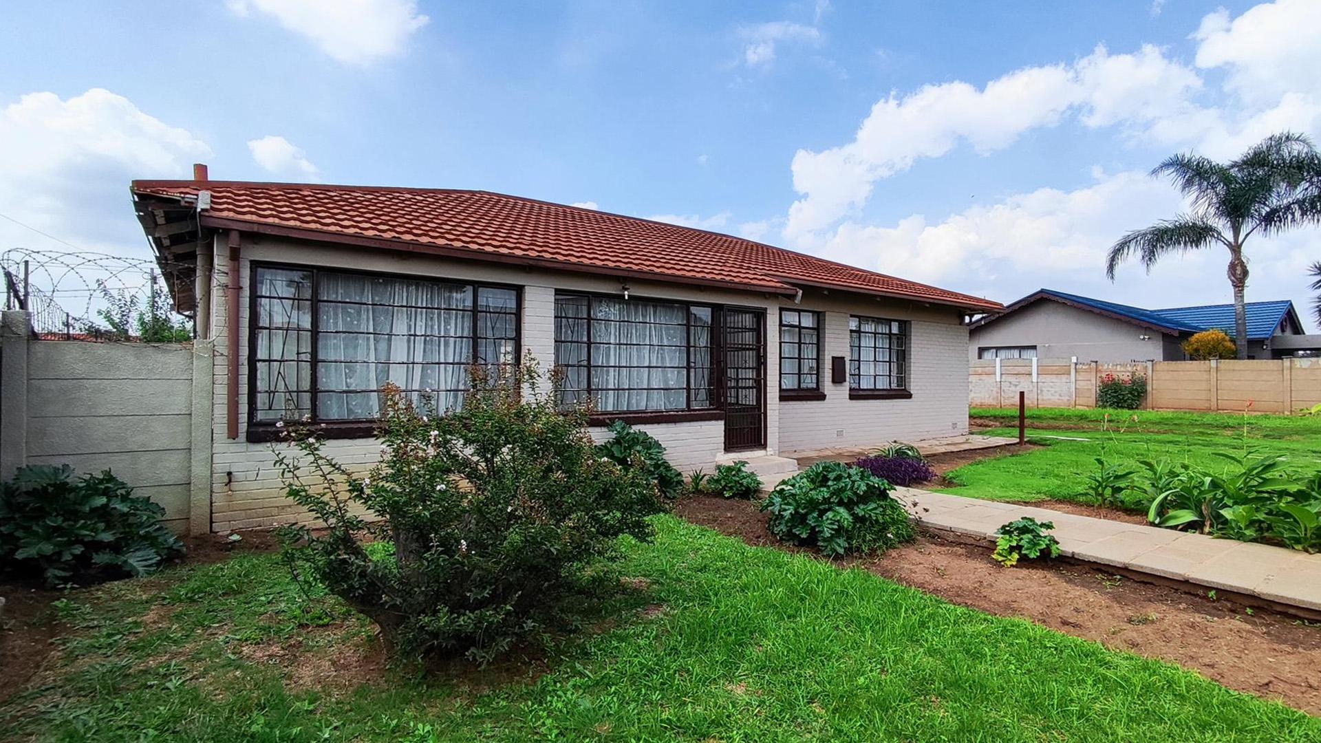 Front View of property in Paul Krugersoord