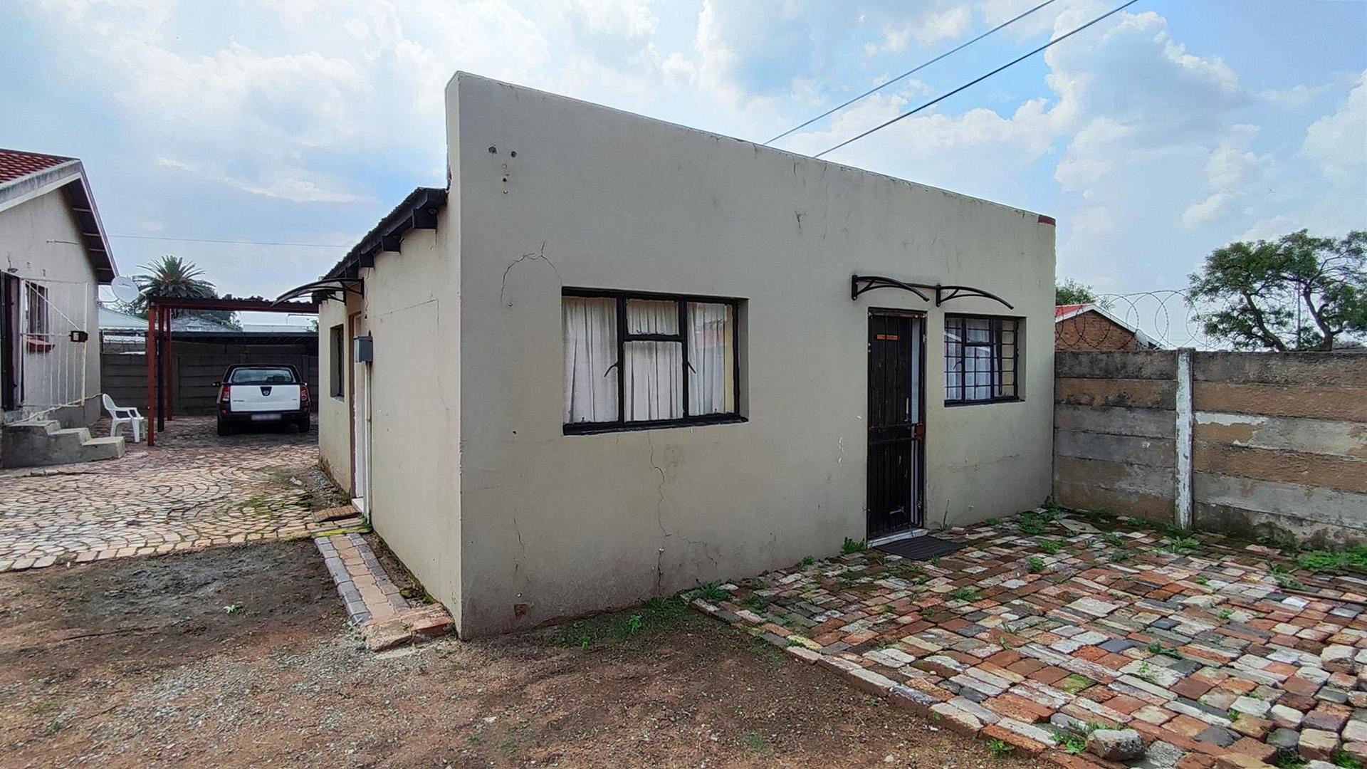 Front View of property in Paul Krugersoord