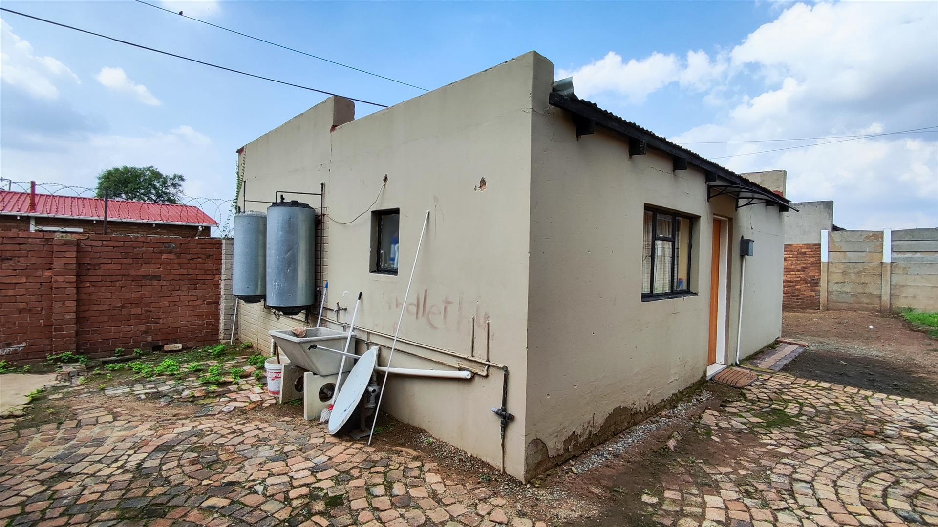 Front View of property in Paul Krugersoord