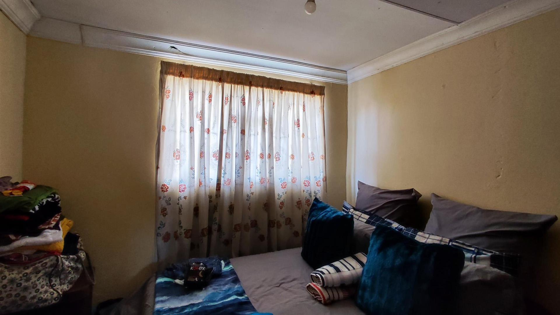 Bed Room 1 - 33 square meters of property in Paul Krugersoord