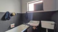 Bathroom 1 - 4 square meters of property in Boksburg