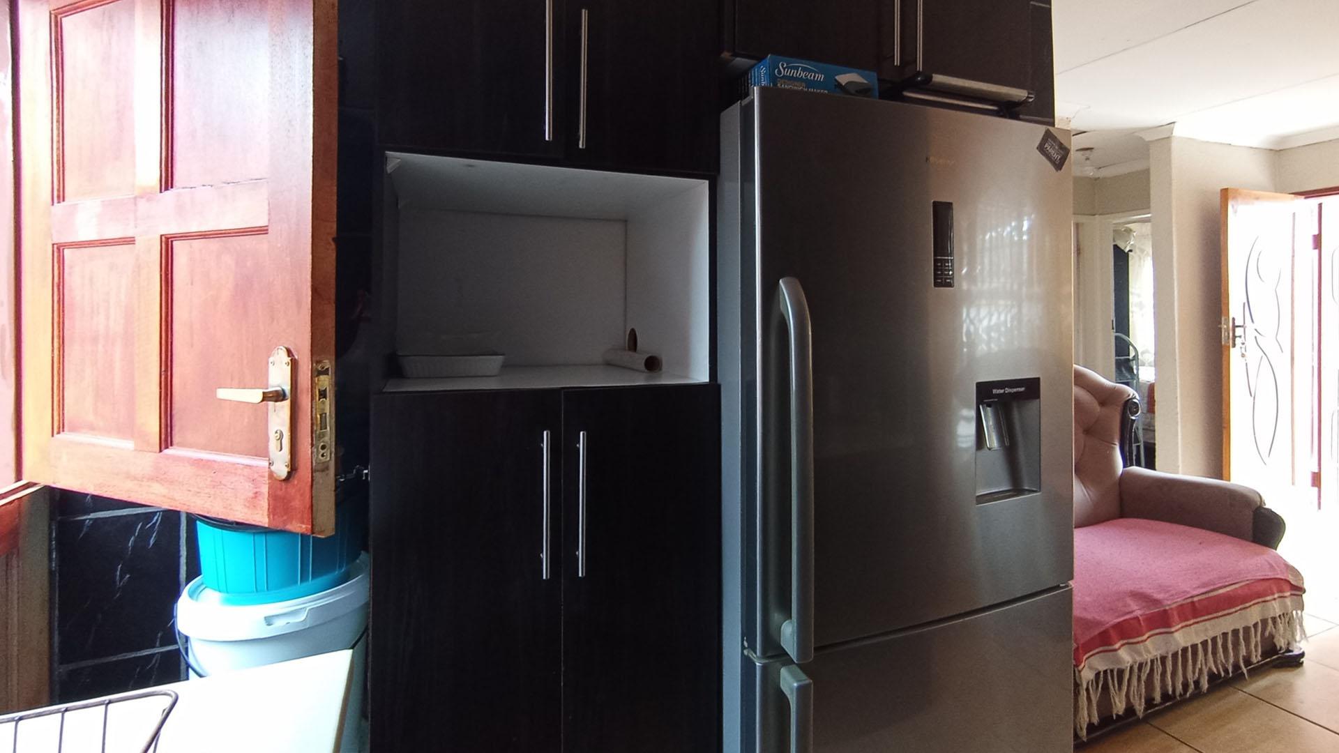 Kitchen - 6 square meters of property in Mabopane