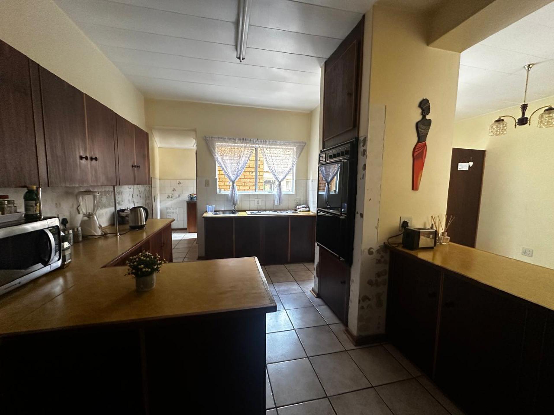 Kitchen of property in Arboretum