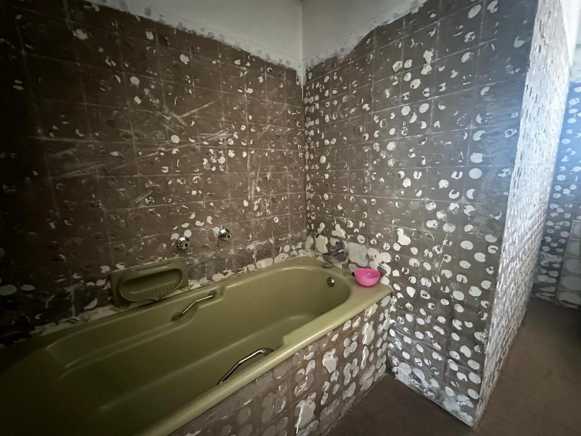 Main Bathroom of property in Arboretum