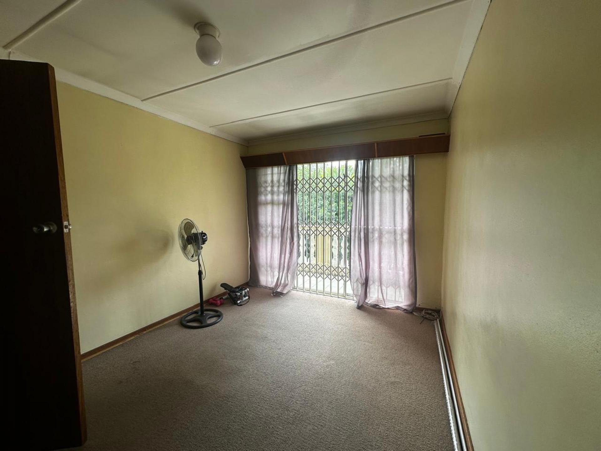 Bed Room 1 of property in Arboretum