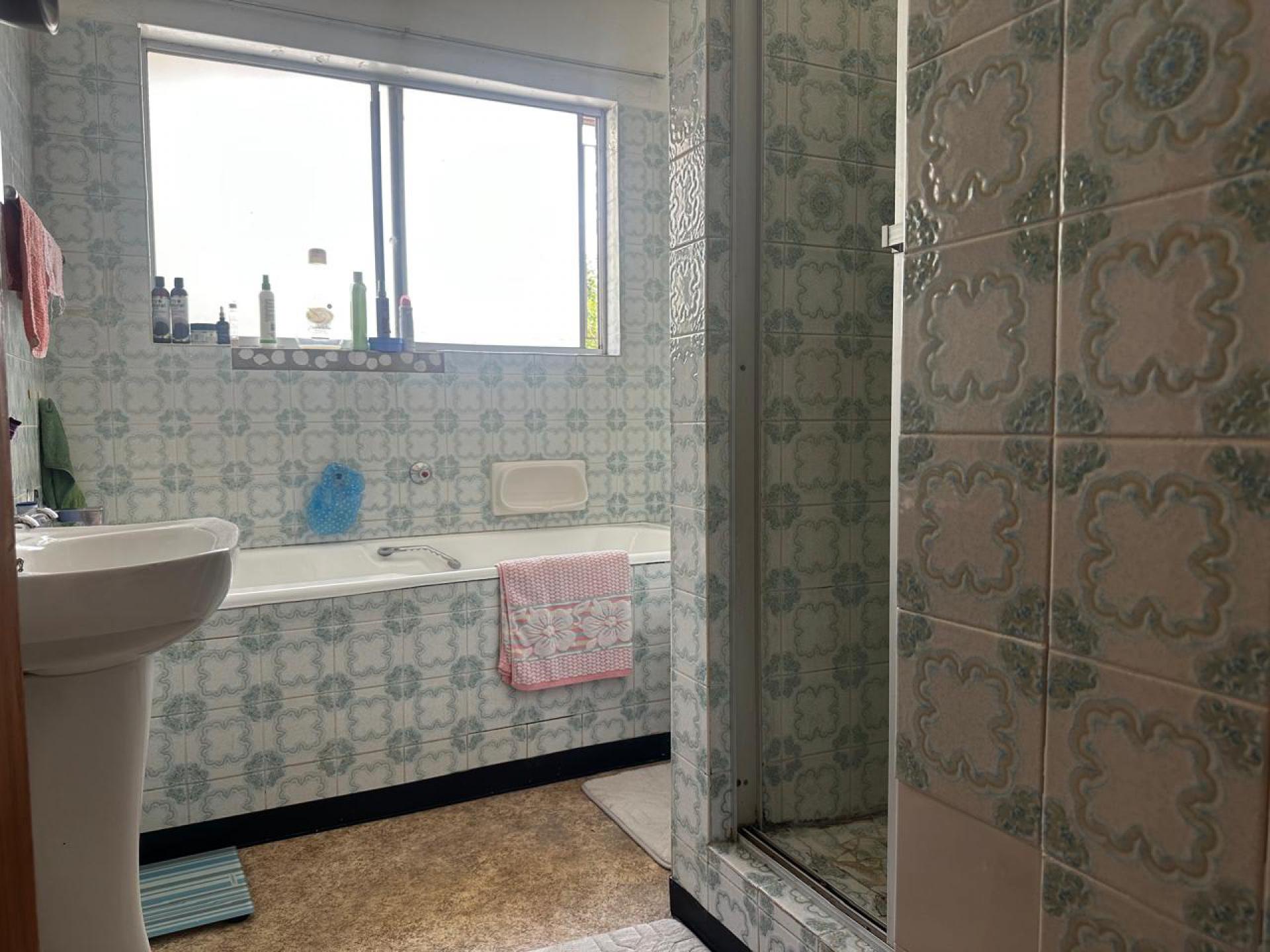 Bathroom 1 of property in Arboretum