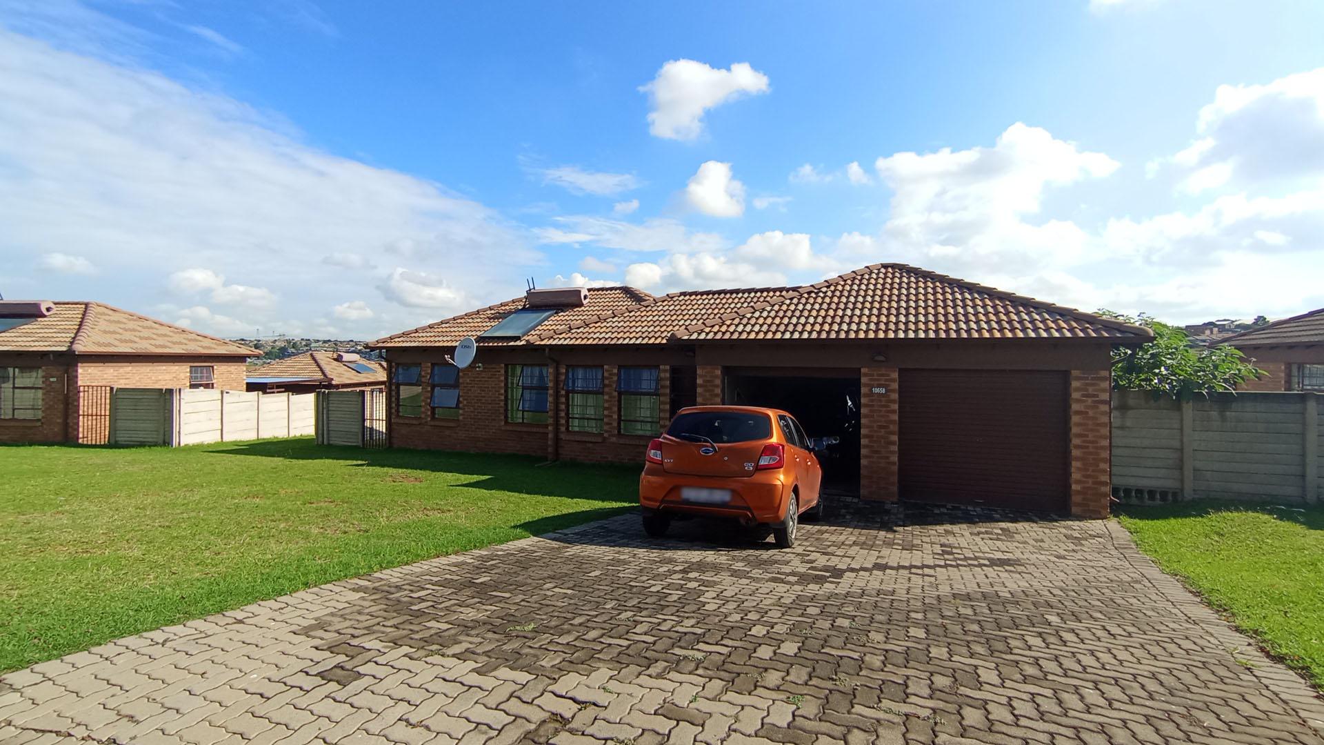 Front View of property in Olievenhoutbos