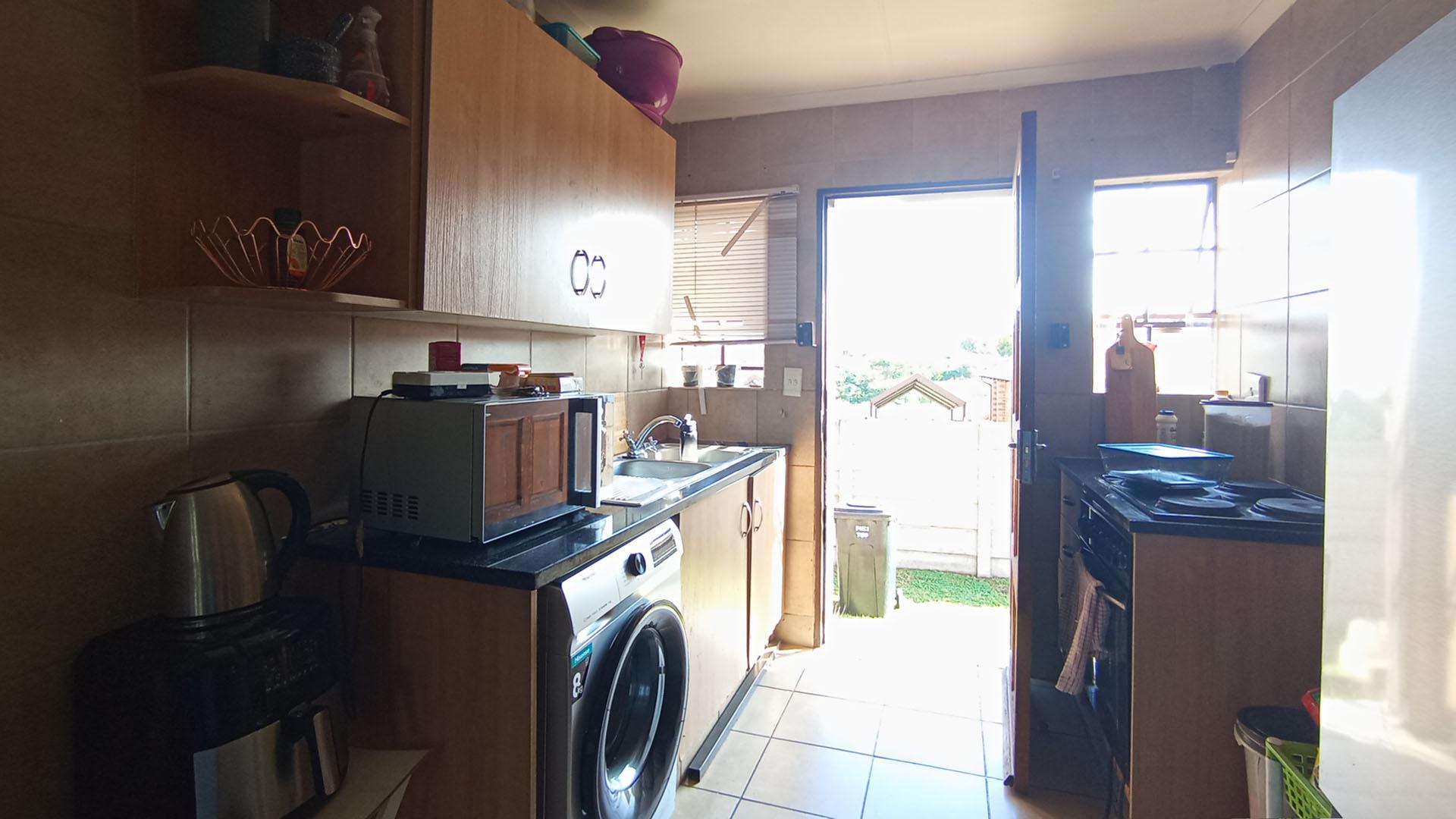 Kitchen - 7 square meters of property in Olievenhoutbos