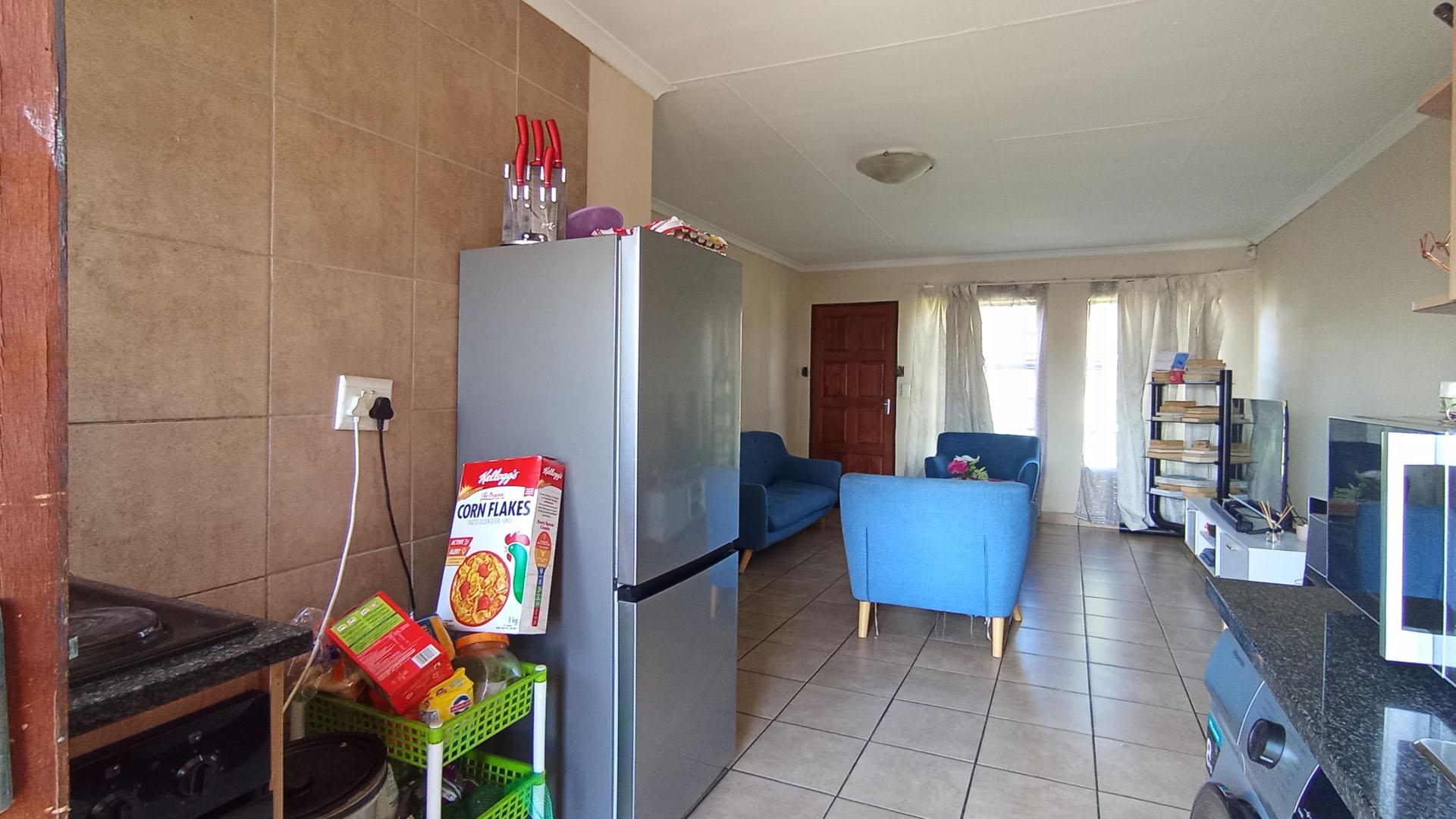 Kitchen - 7 square meters of property in Olievenhoutbos
