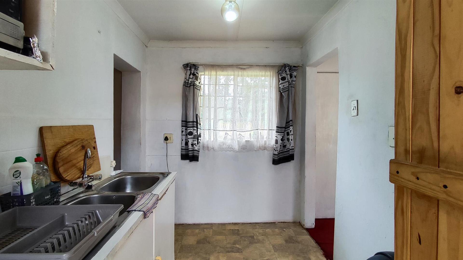 Kitchen - 15 square meters of property in Brakpan