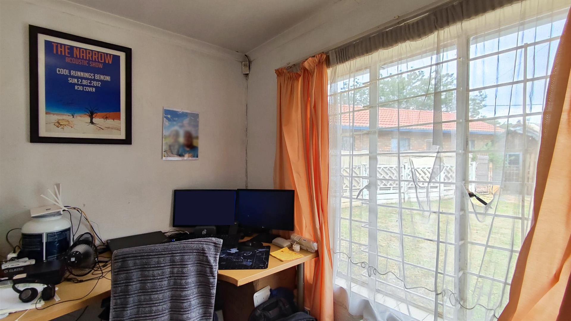 Bed Room 1 - 20 square meters of property in Brakpan