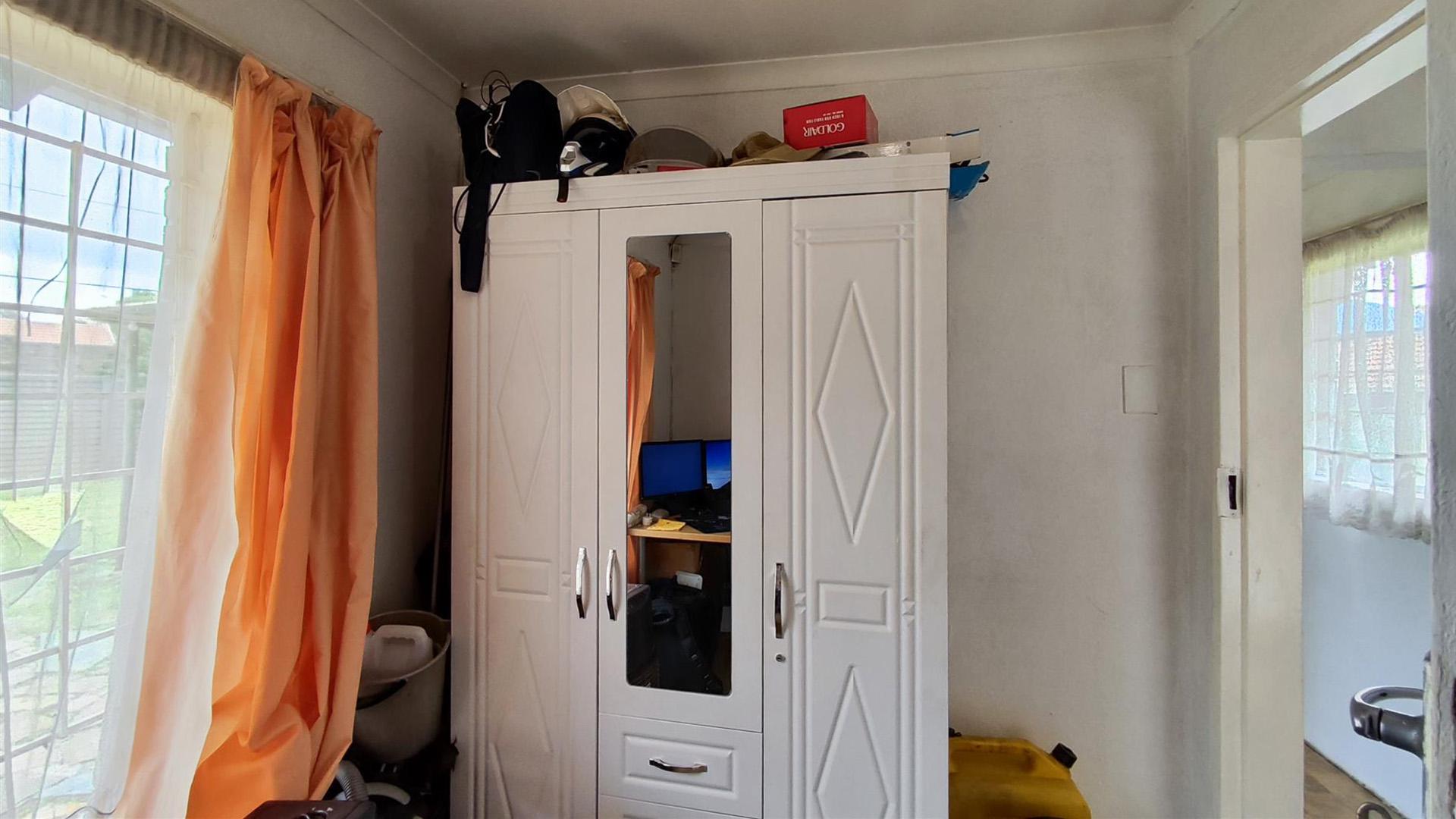 Bed Room 1 - 20 square meters of property in Brakpan