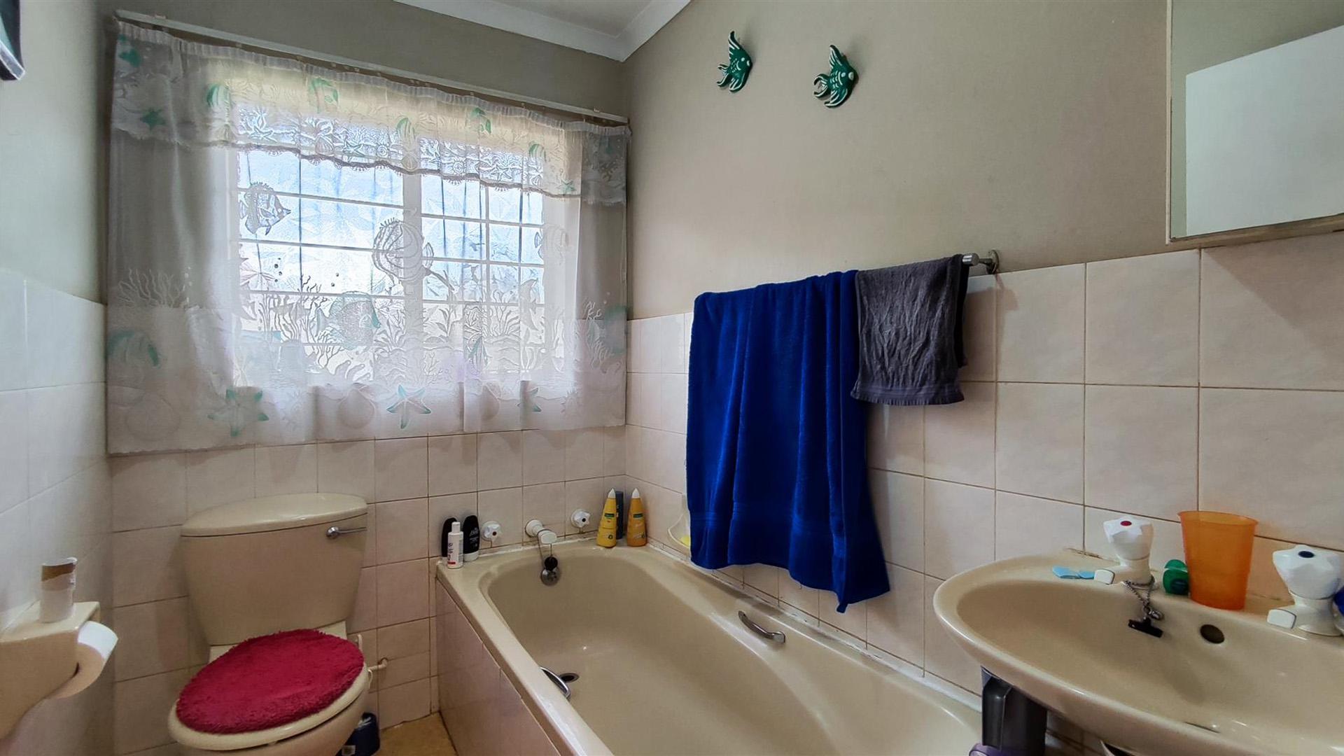 Bathroom 1 - 8 square meters of property in Brakpan