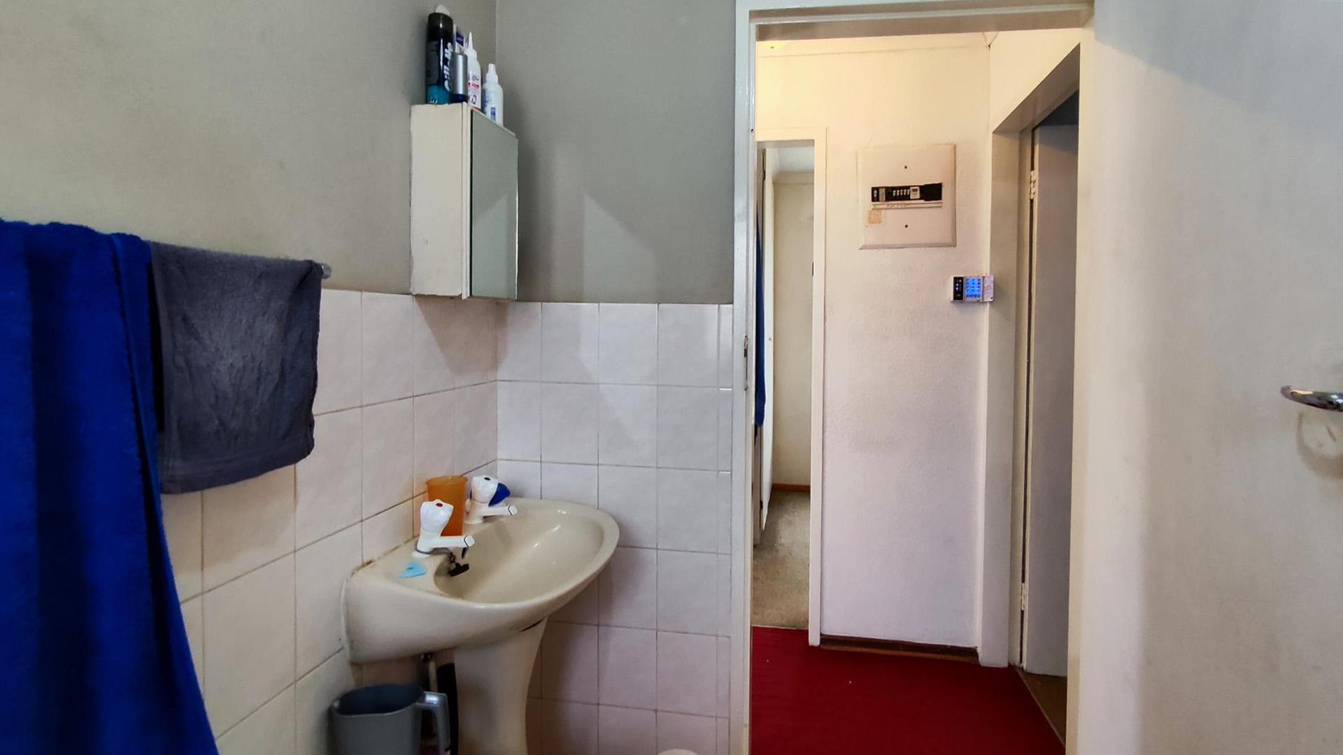 Bathroom 1 - 8 square meters of property in Brakpan