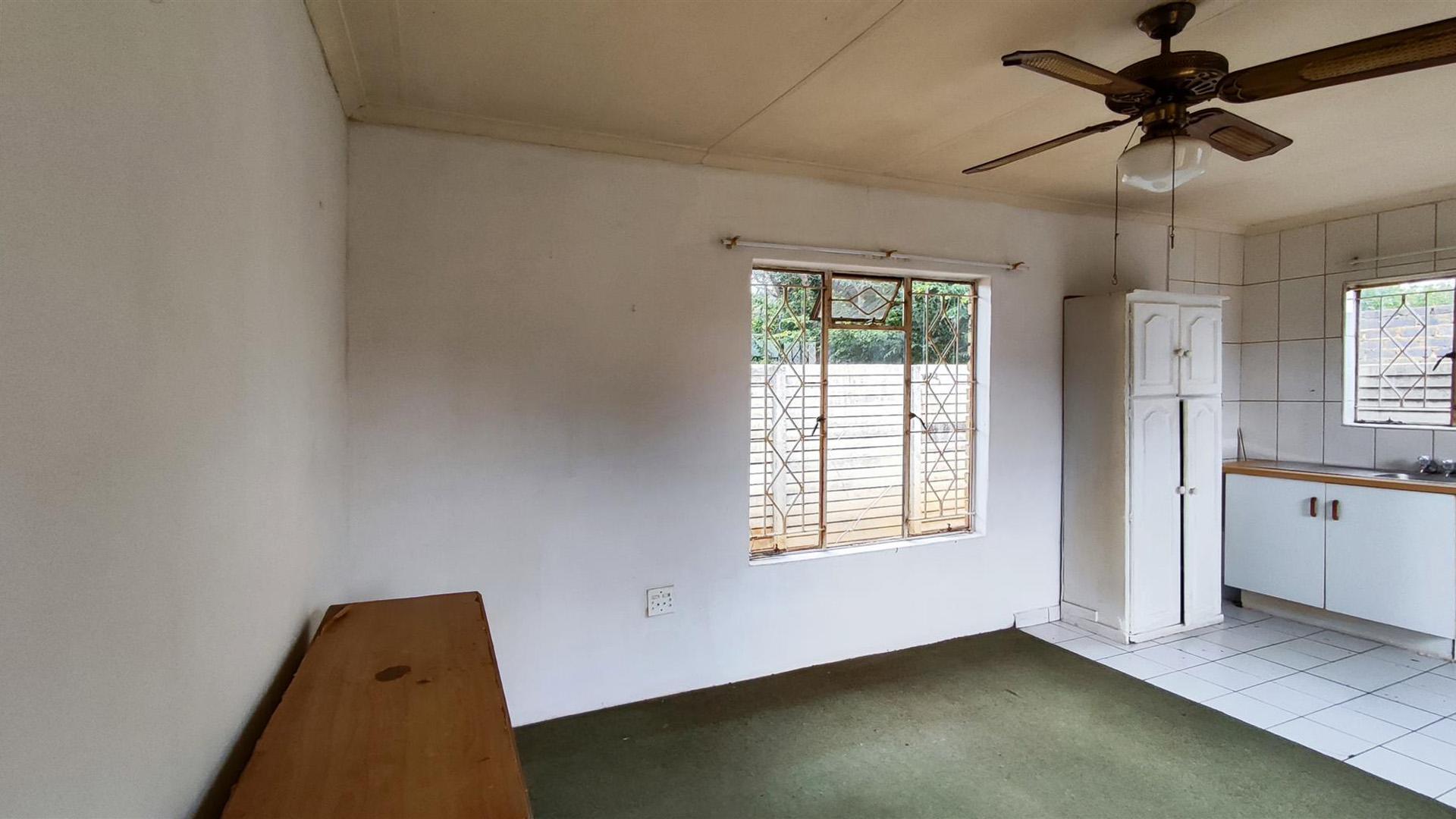 Lounges - 41 square meters of property in Brakpan