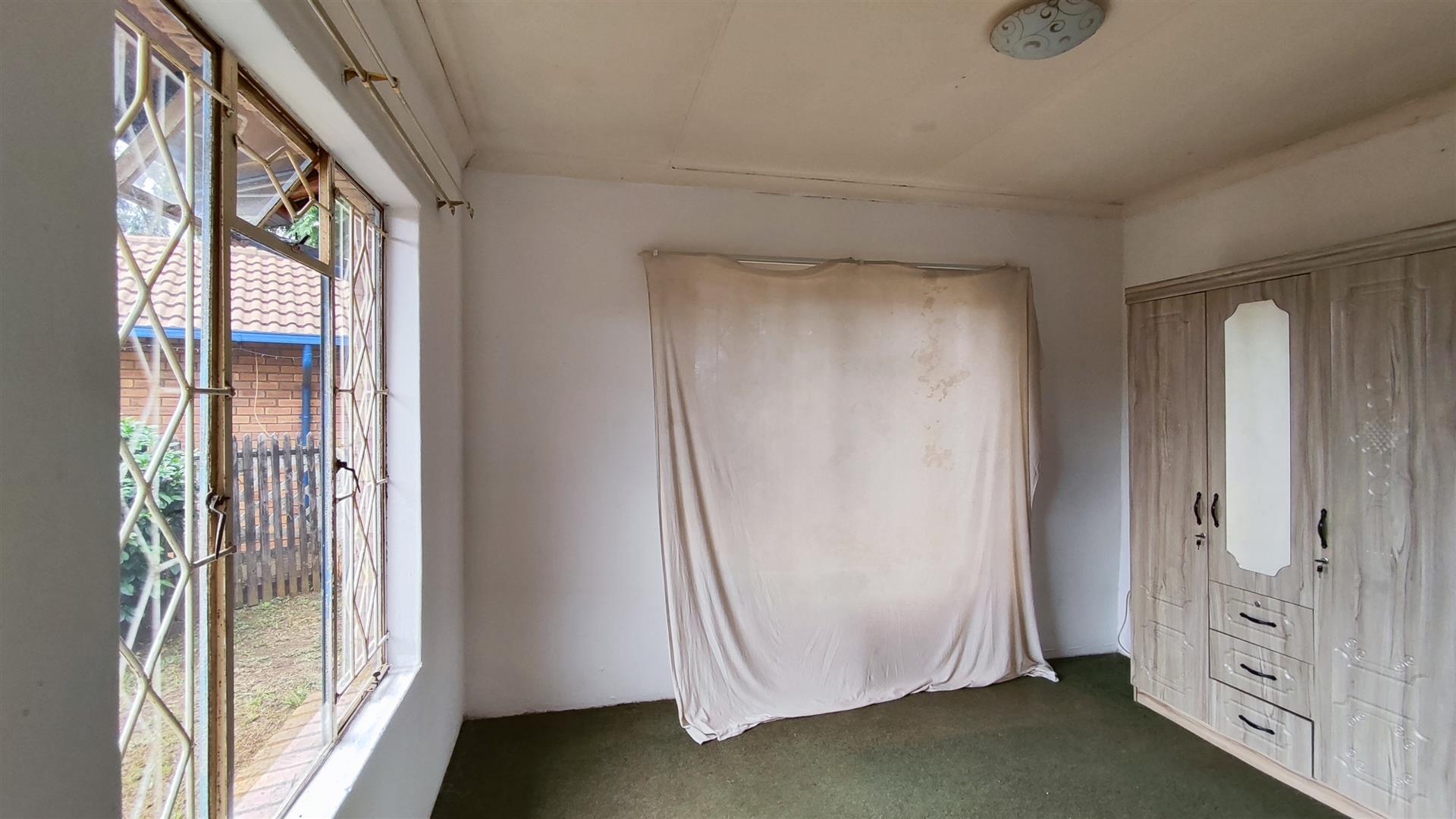 Bed Room 1 - 20 square meters of property in Brakpan