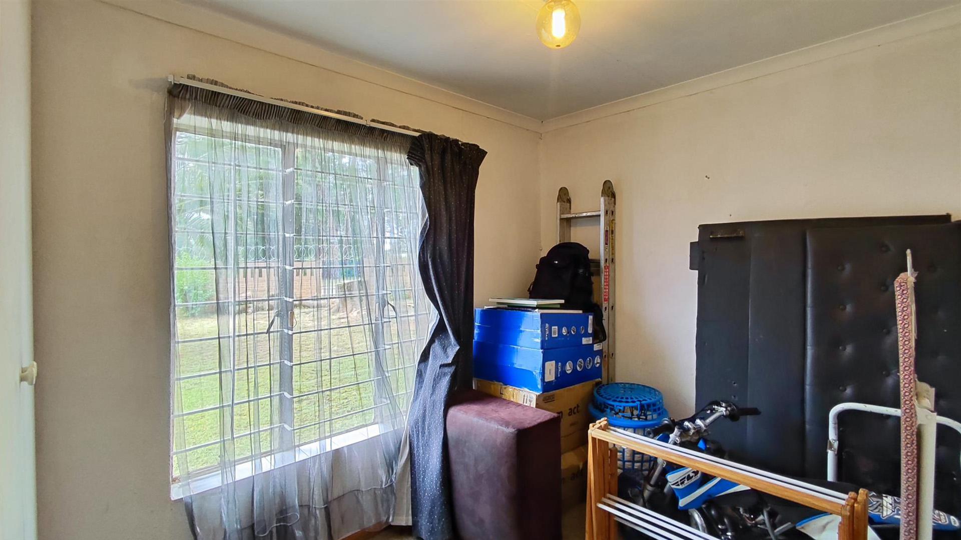 Bed Room 3 - 8 square meters of property in Brakpan