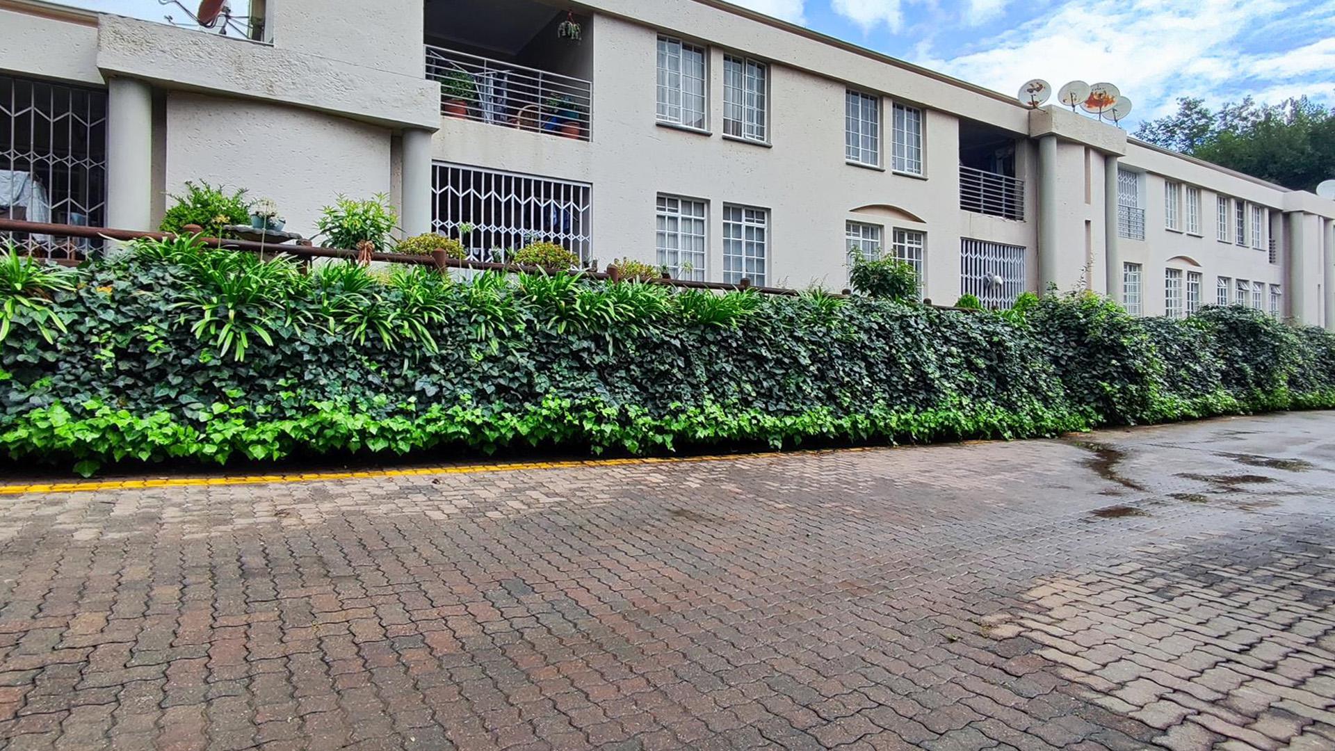 Front View of property in Bedfordview