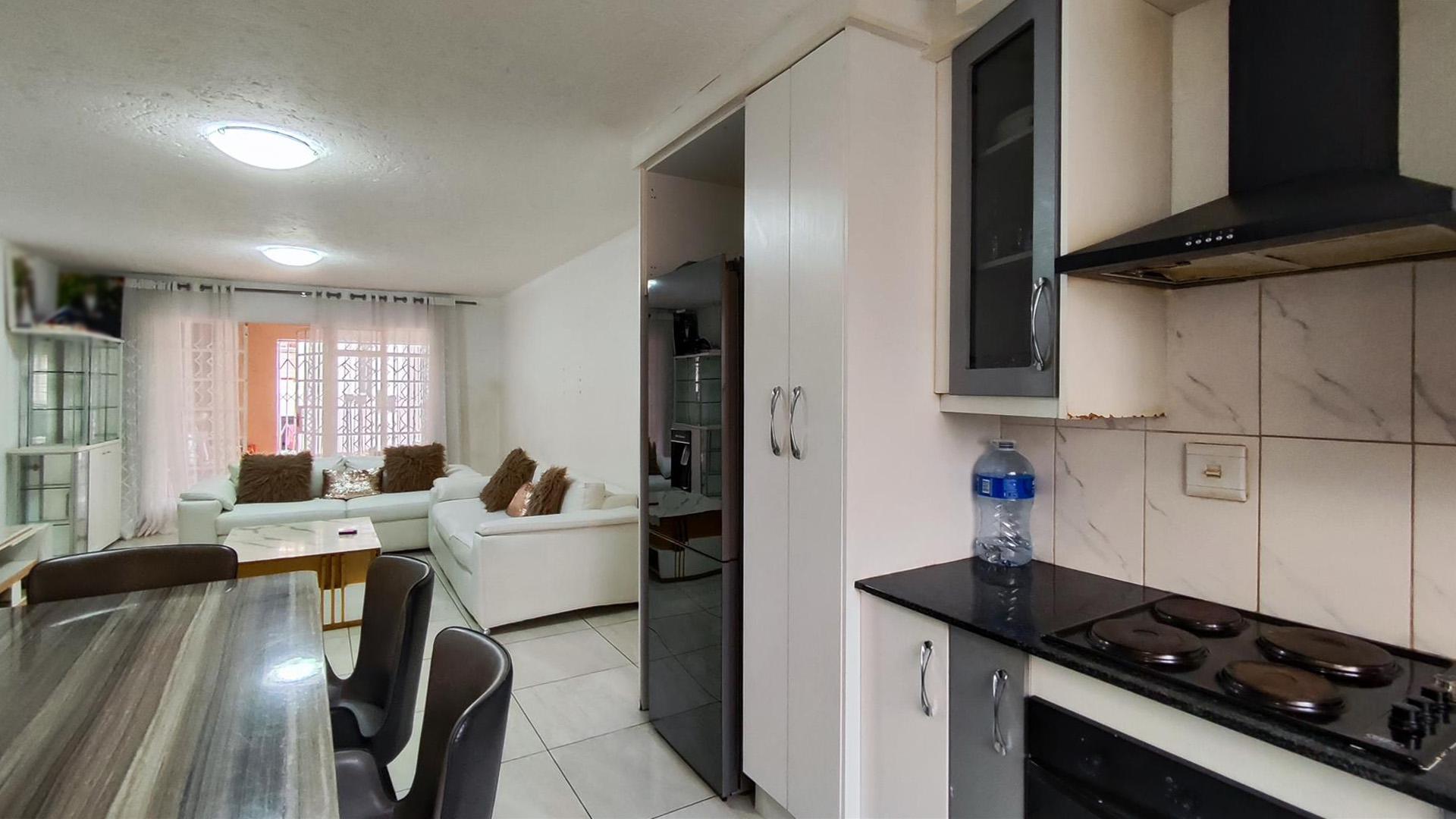 Kitchen - 10 square meters of property in Bedfordview