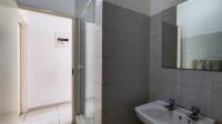 Bathroom 1 - 5 square meters of property in Bedfordview