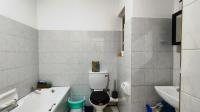 Bathroom 2 - 5 square meters of property in Bedfordview