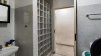 Bathroom 2 - 5 square meters of property in Bedfordview