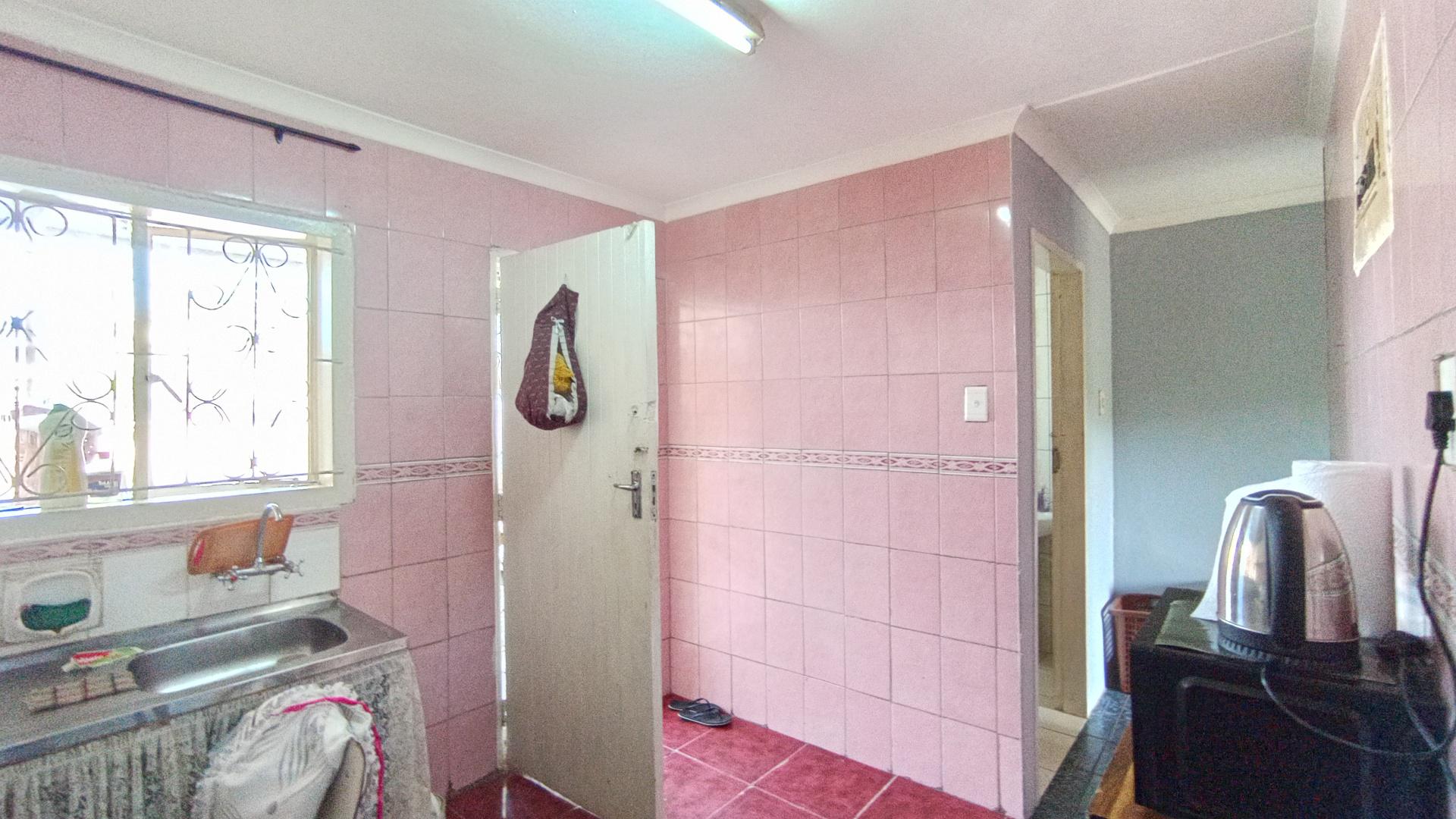 Kitchen - 10 square meters of property in Rockford