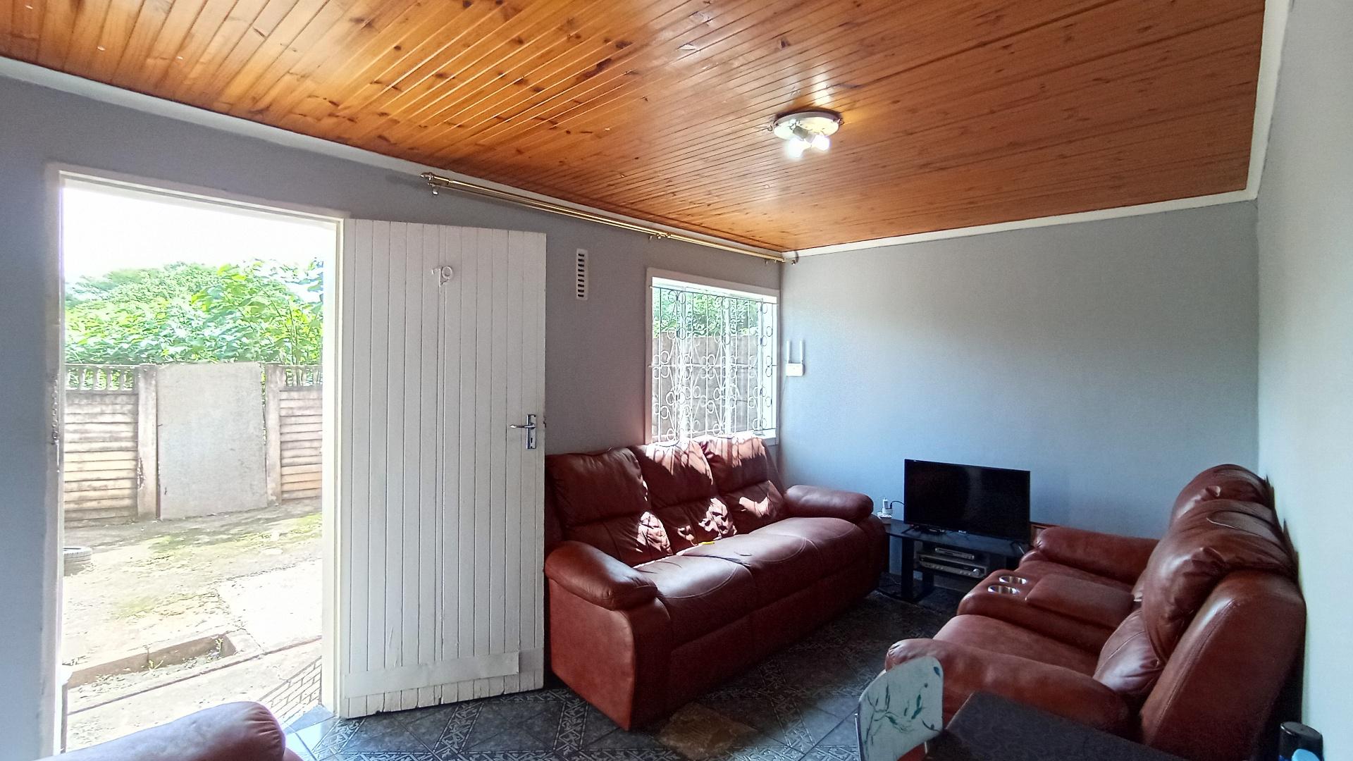 Lounges - 15 square meters of property in Rockford