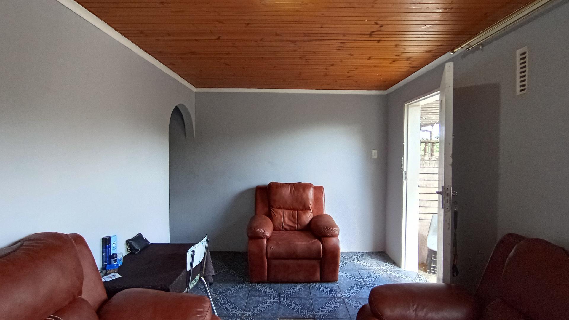 Lounges - 15 square meters of property in Rockford