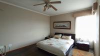 Main Bedroom - 24 square meters of property in Corlett Gardens