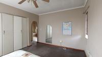 Main Bedroom - 24 square meters of property in Corlett Gardens