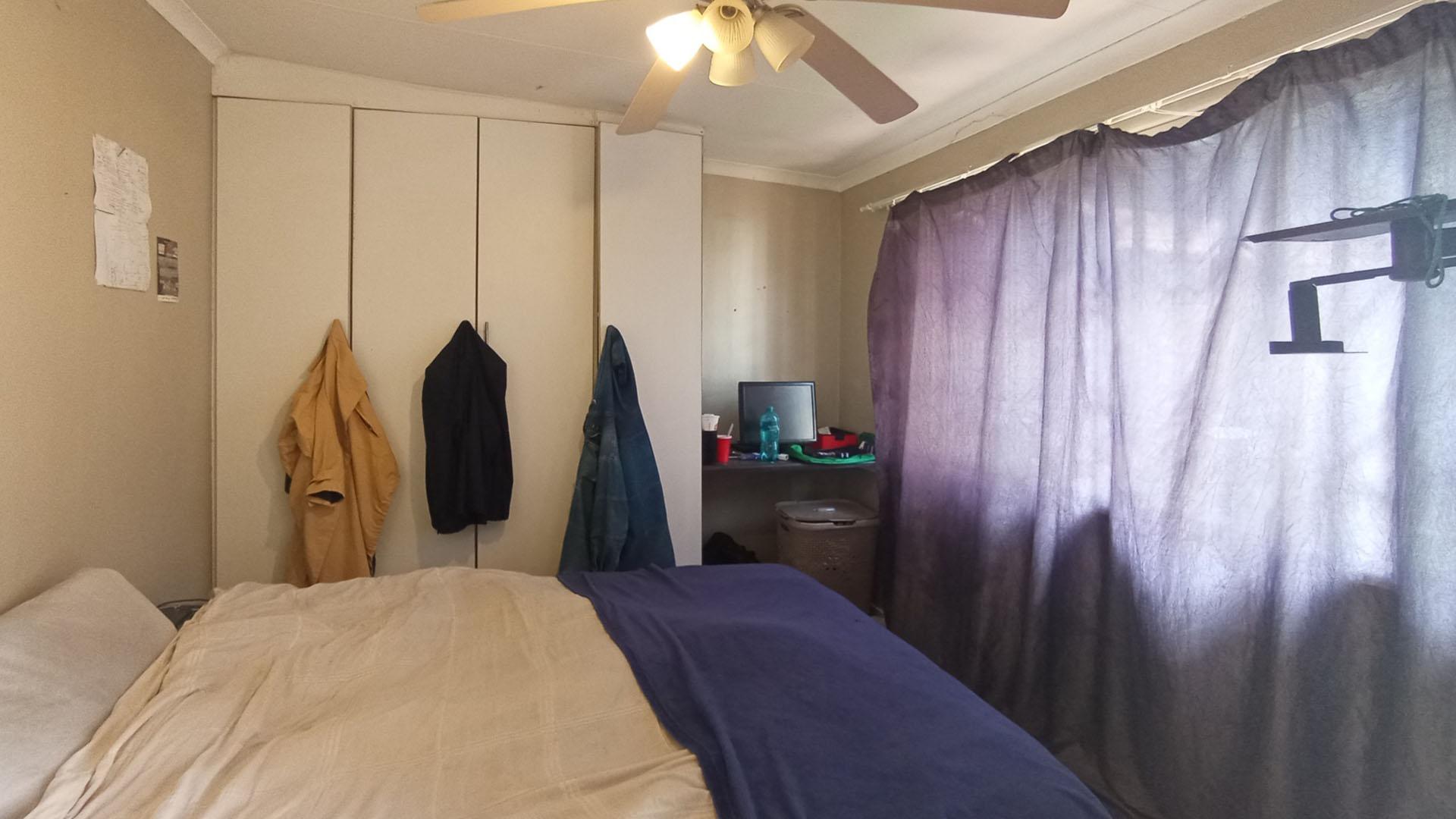 Bed Room 4 - 13 square meters of property in Sinoville