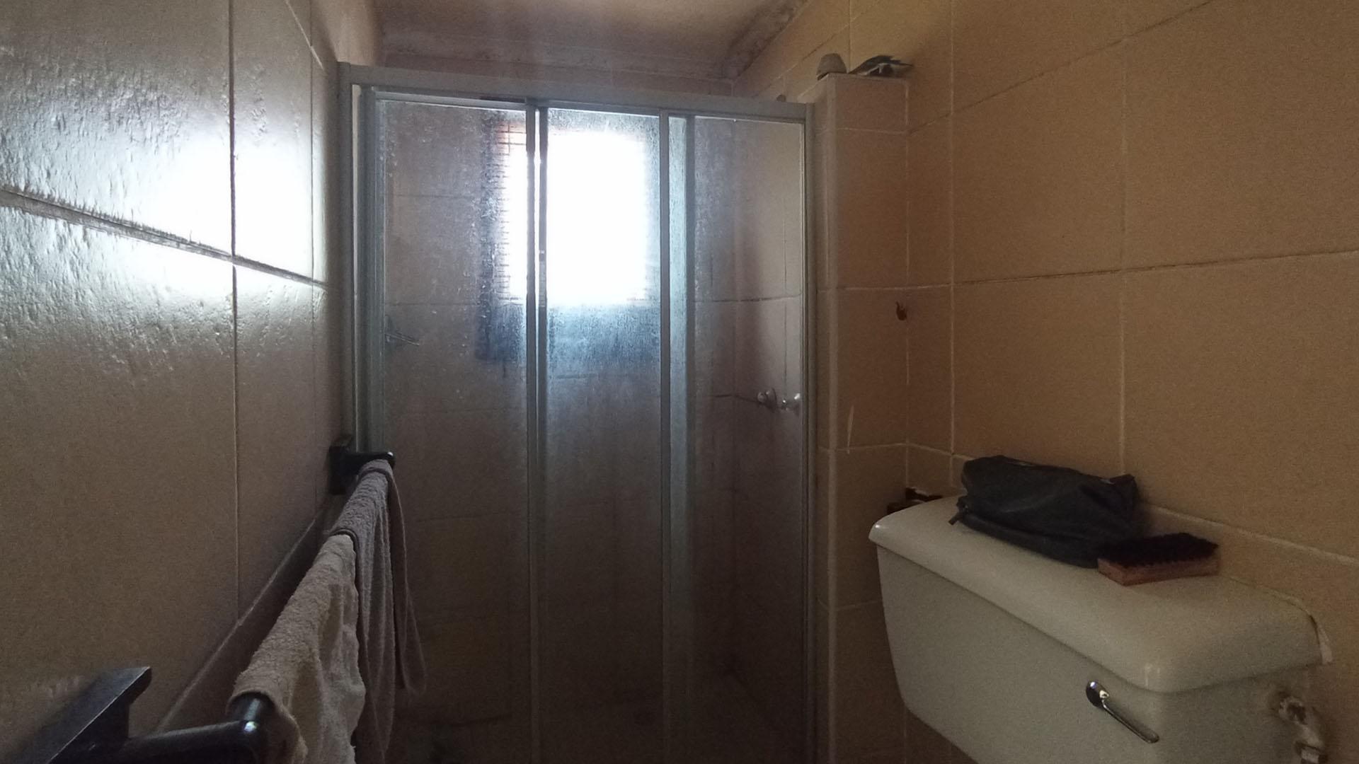 Bathroom 3+ - 4 square meters of property in Sinoville